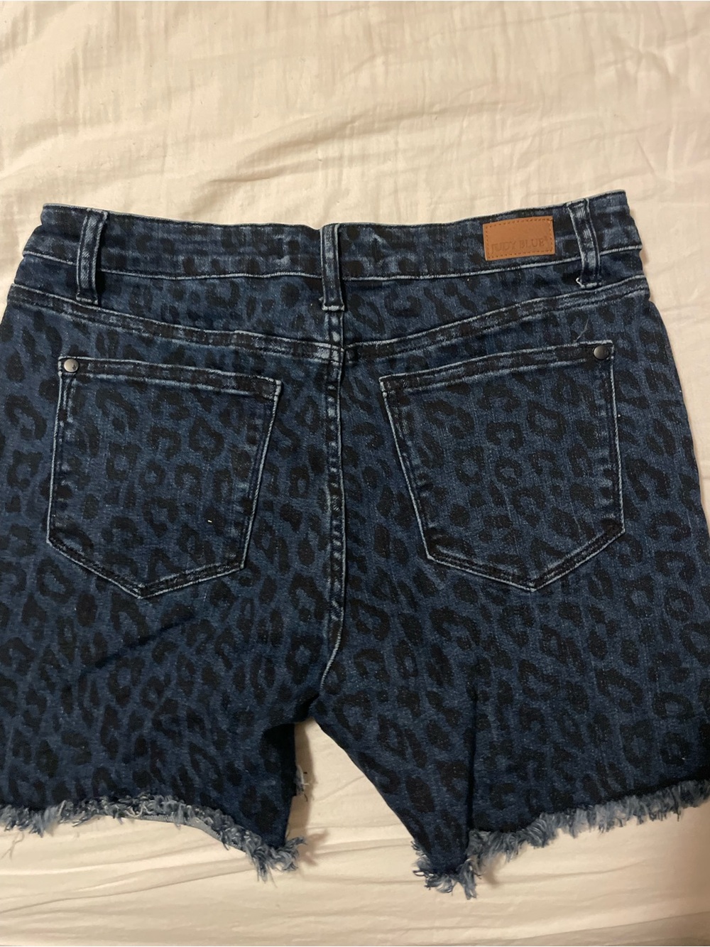 Dark Blue Leopard Print Denim Shorts Large Judy Blue - Picture 2 of 3